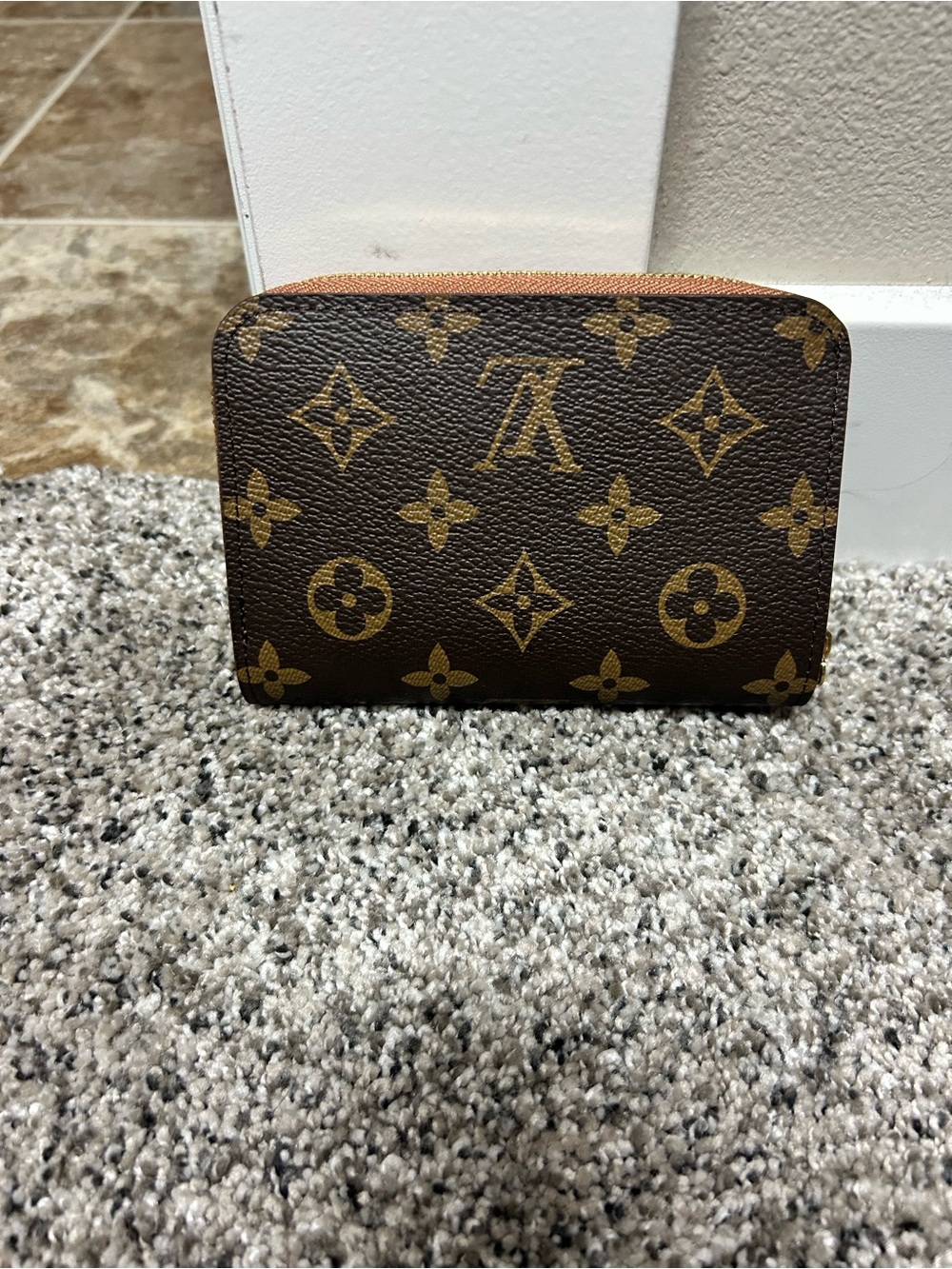 Inspired L V  Monogram Zip Card Case - Brown/Gold - Picture 2 of 4